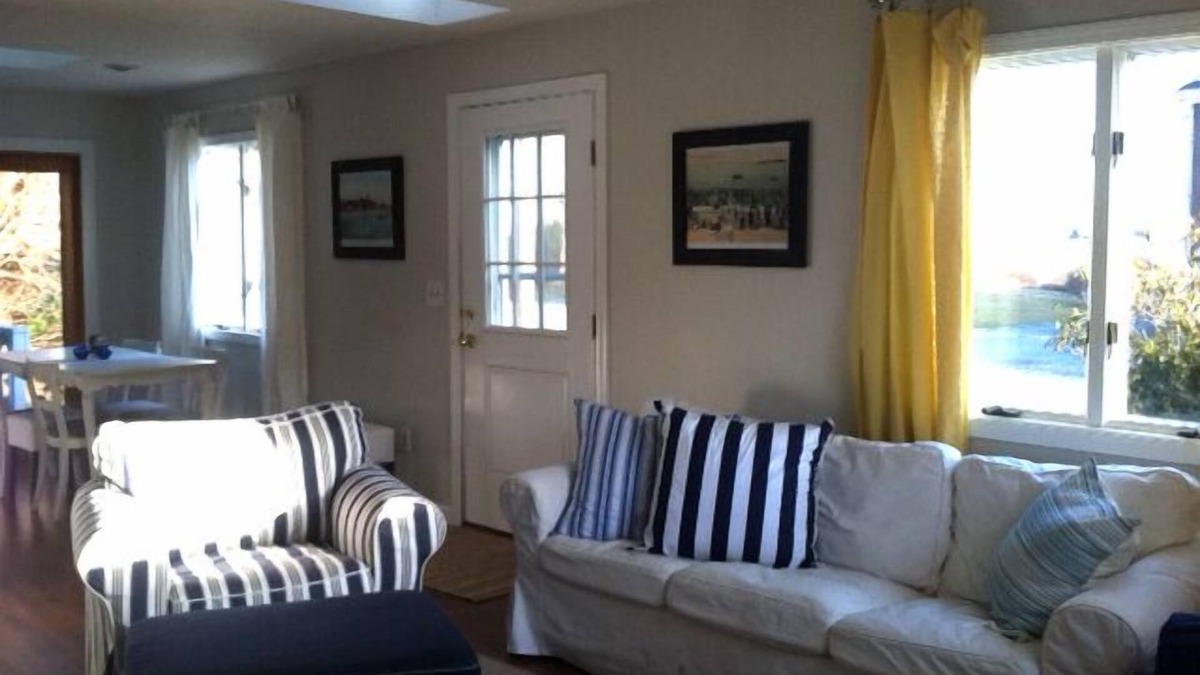 Bonnet Shores House | Beach Life! Walk/Bike to Kelly Beach Town Beach Passes Included PET FRIENDLY