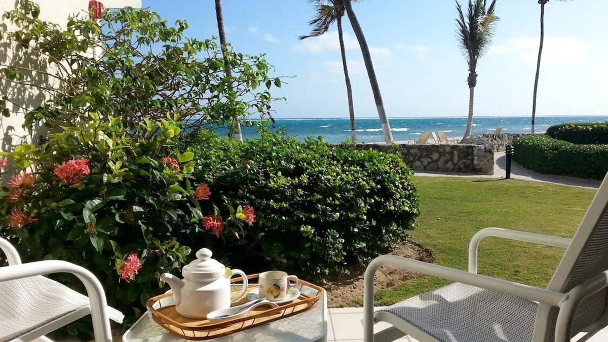 West Bay Apartment | Beach Living at Villas Pappagallo Beachfront 22