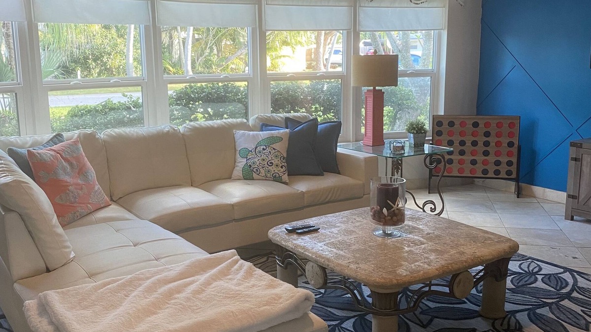 Boca Raton House | Beach, malls, dining, golf, casinos, pools and more! fun for family and friends