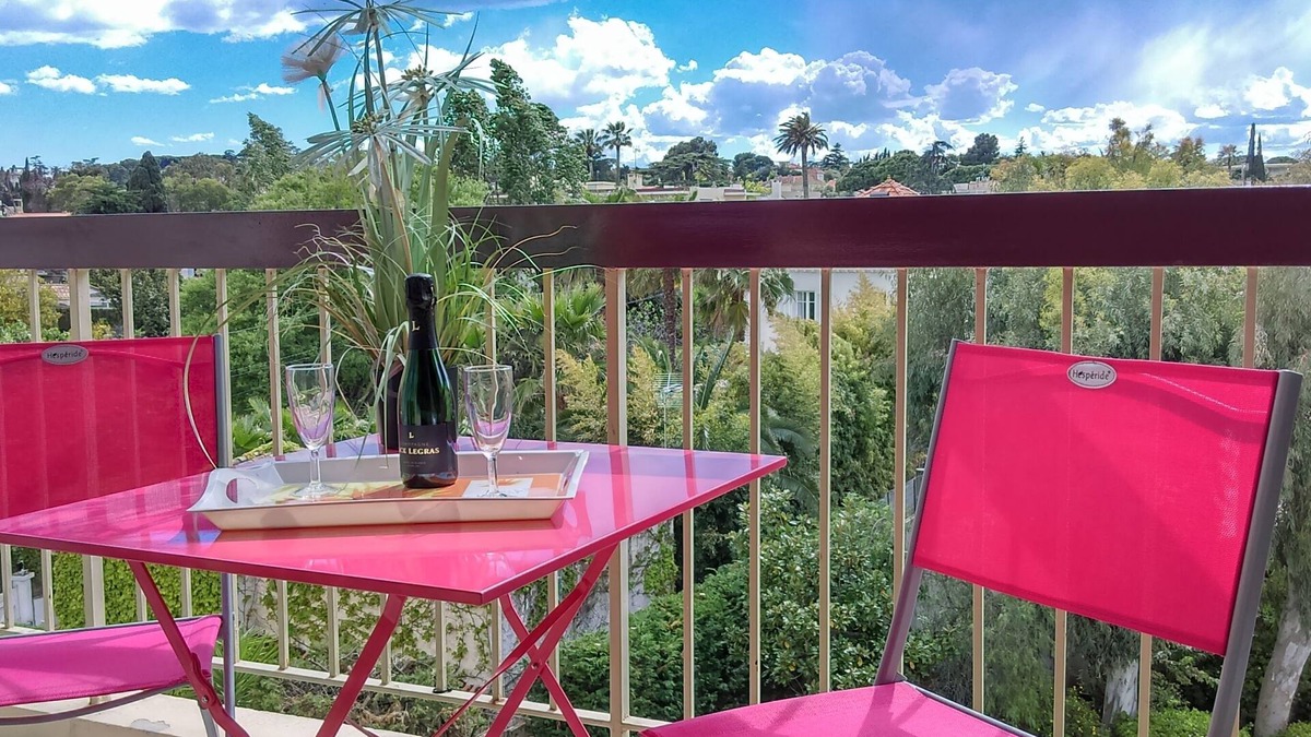 Cap-d'Antibes Apartment | Beach of Salis Nice studio with pool in Antibes on the seafront