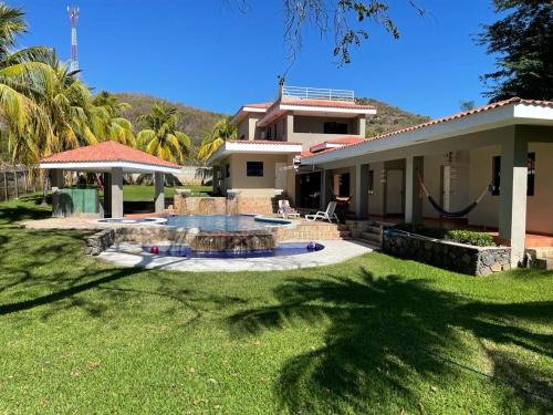 El Zonte House | Beach On The Rocks