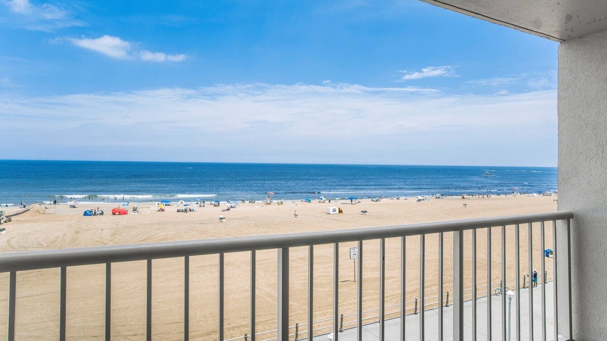 Northeast Virginia Beach Resort | Beach Quarters Resort Oceanfront condo with Oceanfront balcony!
