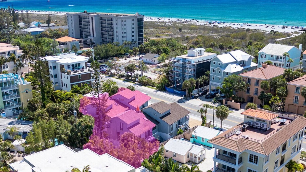 Siesta Key Village House | Beach Rd, 300ft to Beach Access & 500ft to Village, Large Condo Complex