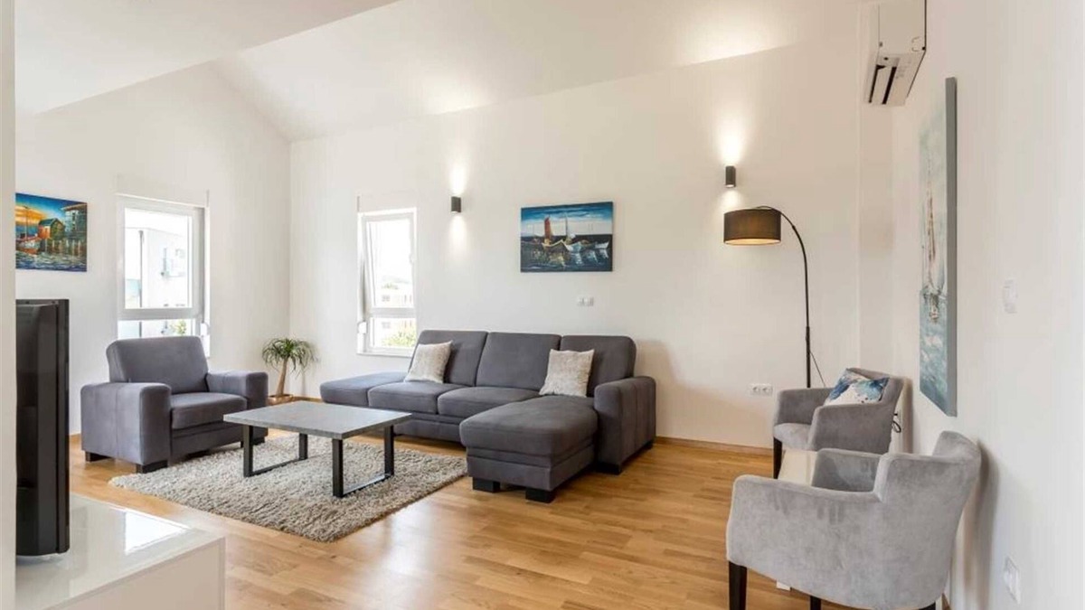 Strozanac Apartment | Beach residence with pool and sea view - Penthouse apartment H6