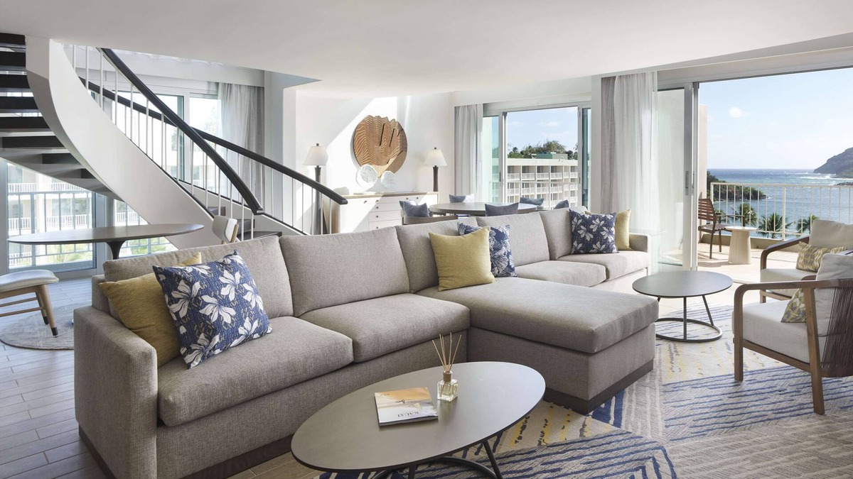 Lihue Hotel | Beach Resort with Outdoor Pool & Dining by the Ocean | Oceanfront 1BR Suite