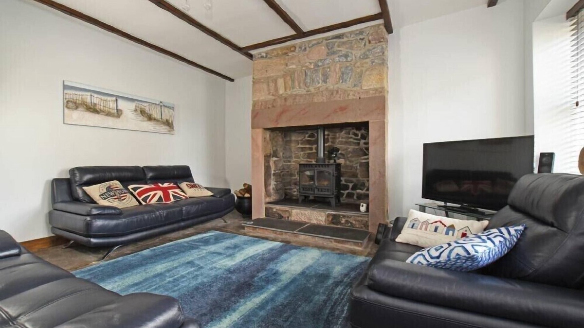 Seahouses House | BEACH RETREAT, family friendly, with open fire in Seahouses