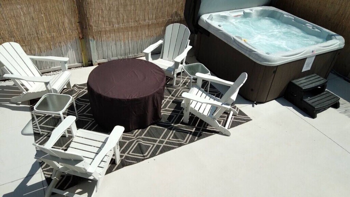 Villas House | Beach Retreat I HotTub I FirePit I Near Cape May I 7 Beach Passes I 4 Bikes