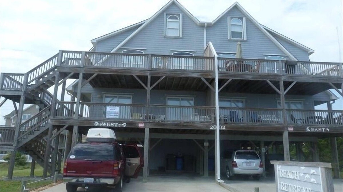 Emerald Isle Cottage | Beach Retreat West - 30% off any 2 night or more rental in August 2025!