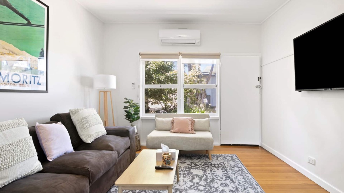 Torquay House | Beach Shack: 2 BR, 1 BA Duplex in Torquay, Sleeps 4