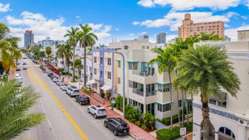 Flamingo/Lummus House | Beach Side Condo
