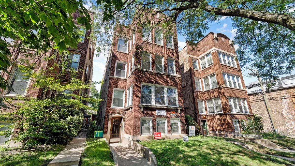 Rogers Park Apartment | Beach Side in the City - Chicago