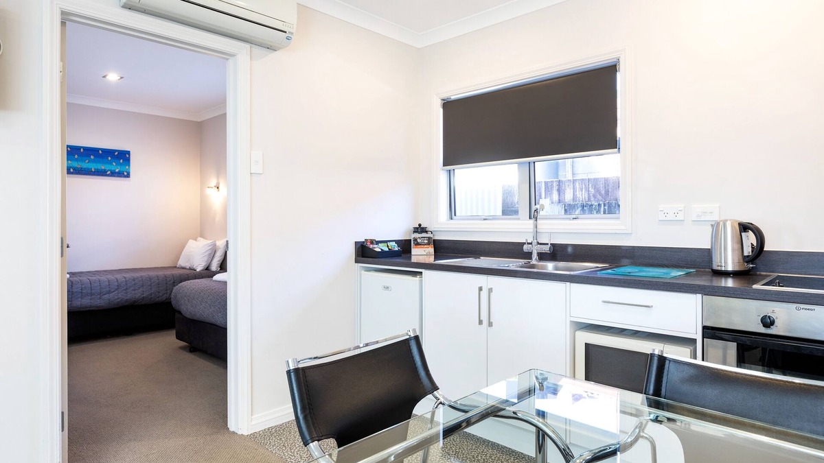 Fitzroy Hotel | Beach Street Motel Apartments