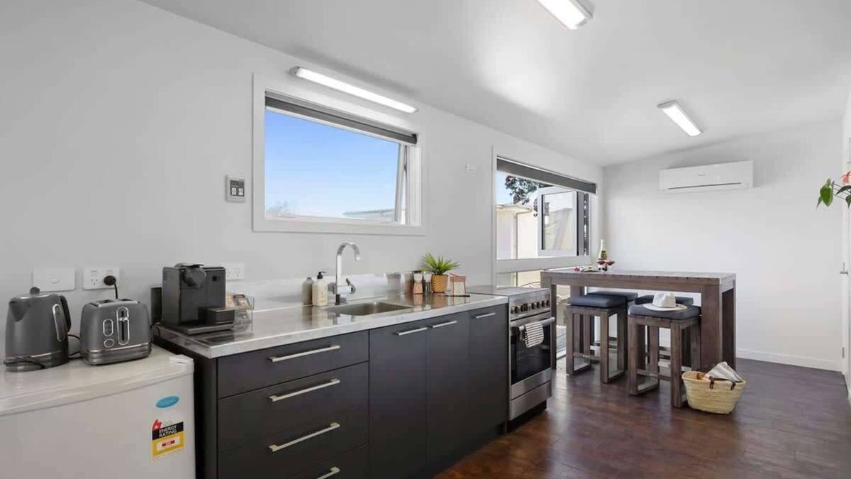 Fitzroy Apartment | Beach Street Studio near Fitzroy Beach