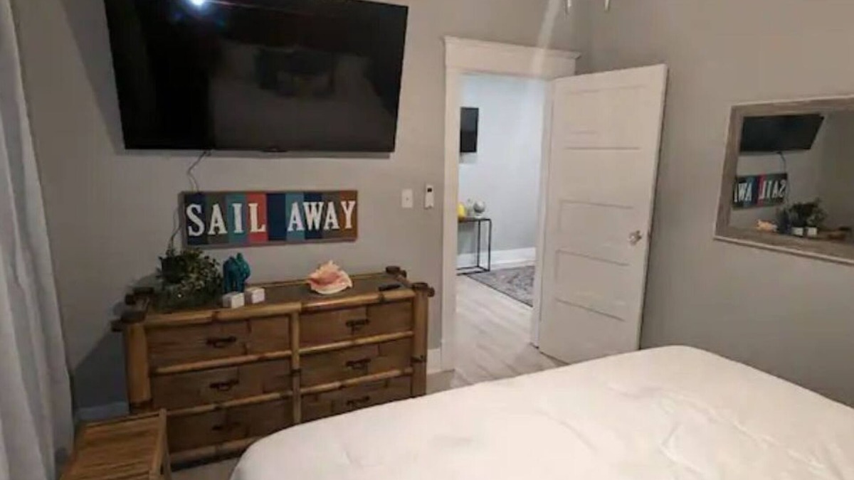 Clarksville Apartment | Beach Vibe close to Museum Row