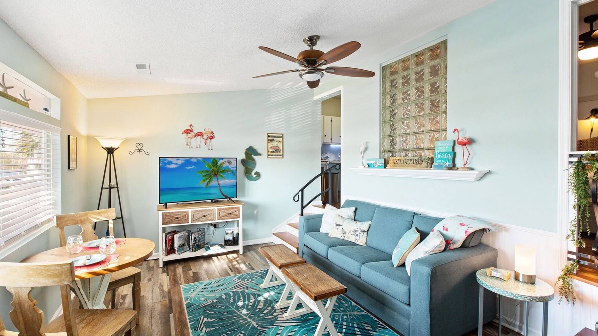 Isle of Palms Condo | Beach Vibes #204 Beautiful 1 Bed + Sleeper, Pool