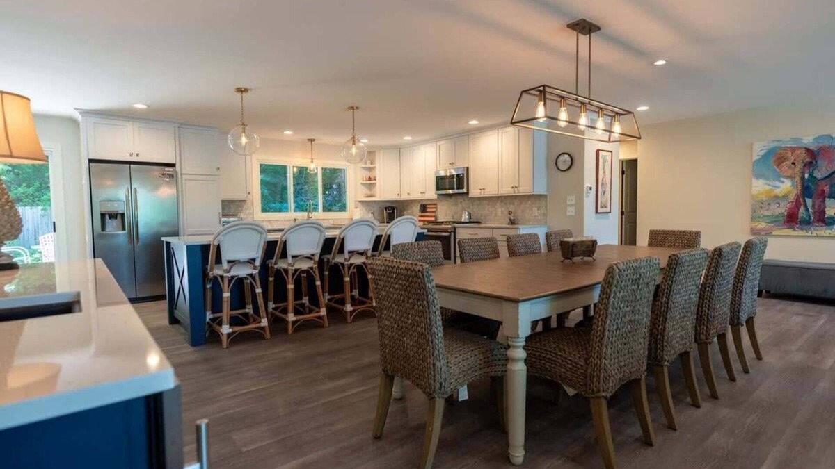 Macatawa House | Beach View Cottage - Beautiful View of the Lake!