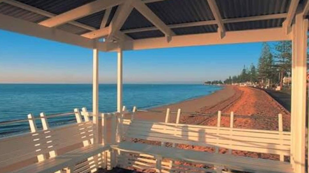 Margate House | Beach views Trendy across road from Suttons Beach Margate sea views Dual living
