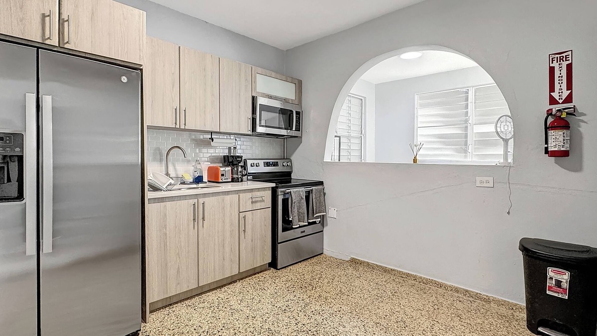 Islote House | Beach Villa #2 charming 3-bedroom house with WiFi, AC in pleasant Arecibo