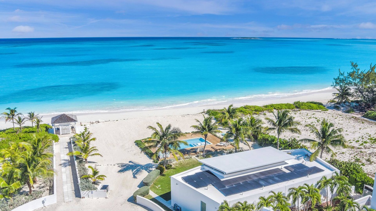 Jimmy Hill Villa | Beach Villa Steps from the Beach Luxury Stay Private Pool 2 miles from airport