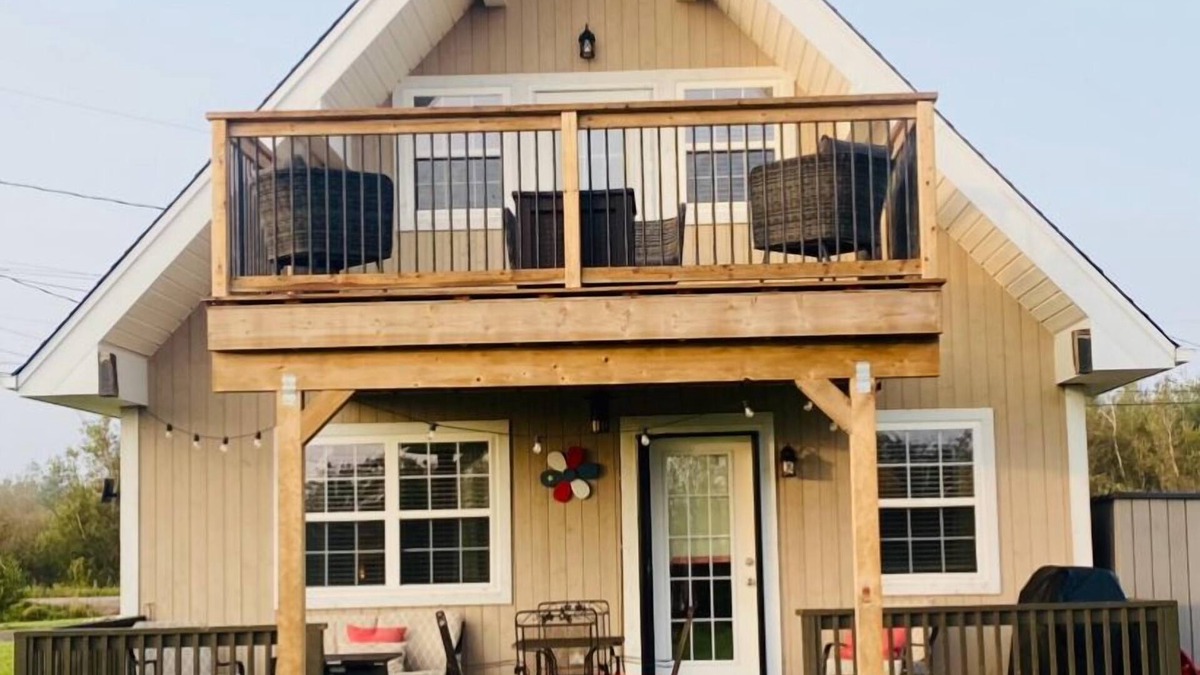 Cap-Pele House | Beach Wood Chalet in Cap-Pelé, NBn