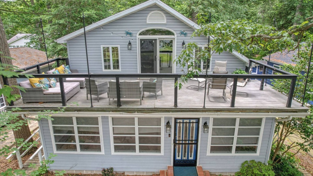 Rehoboth Beach House | BeachBird Bungalow - Loft/Deck/Sleeps 10! - Minutes to Rehoboth & Lewes Beach
