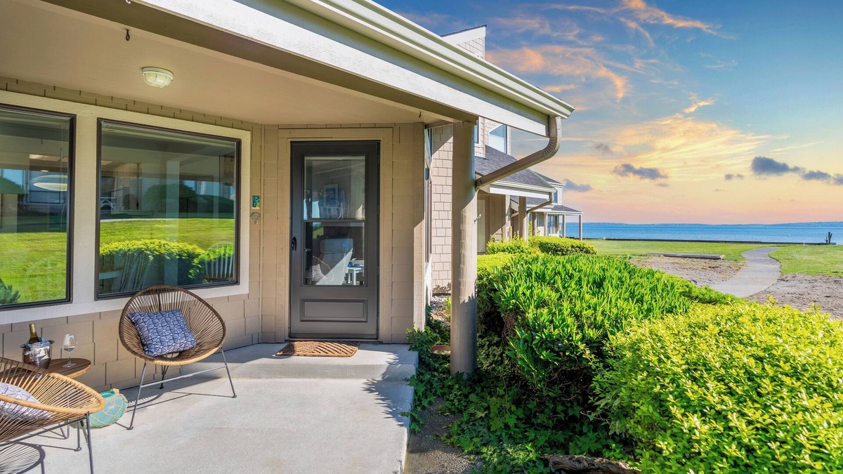 Freeland Condo | Beachcomber's Bliss by AvantStay | Steps to the Beach | Ocean Views