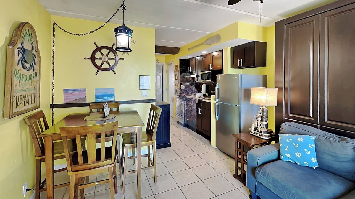 Crescent Beach Condo | Beacher's Lodge 307 | Beachfront Views & Easy Access to Pool!