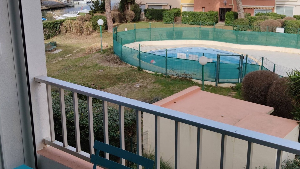 Cap d'Agde Apartment | Beaches 190m. WIFI. Balcony. Private/numbered parking.