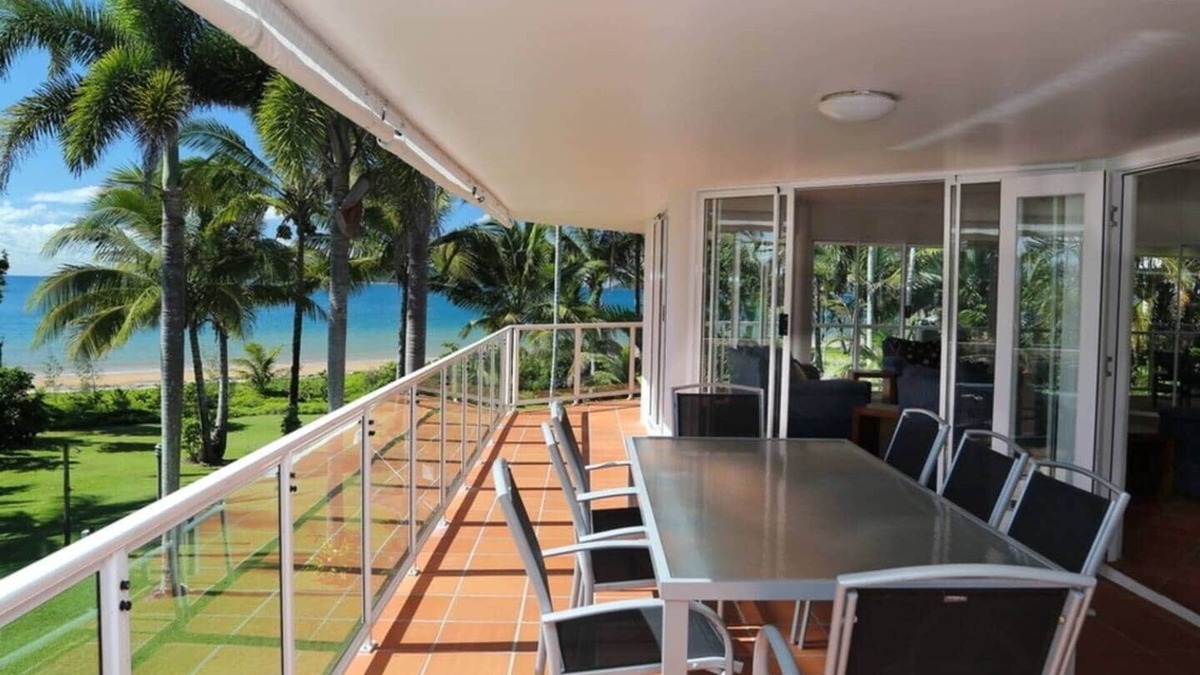 Wongaling Beach Apartment | Beaches No 6 - Beachfront Views
