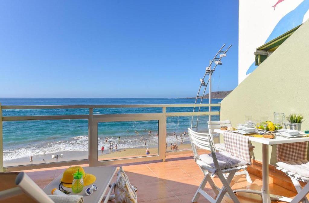 Las Palmas de Gran Canaria Apartment | Beachfront Apartment Las Canteras LM52YY by VillaGranCanaria
