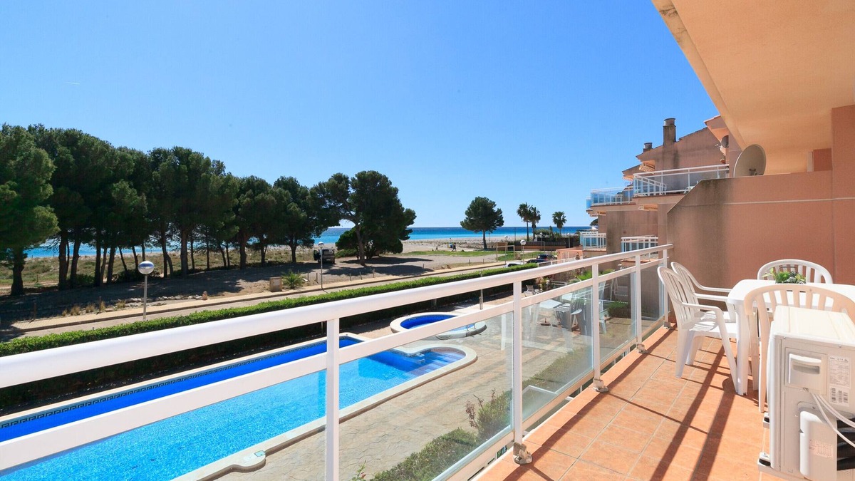 Vandellos i l'Hospitalet de l'Infant Apartment | Beachfront apartment for families with pool · UHC ARCO DEL SOL 210