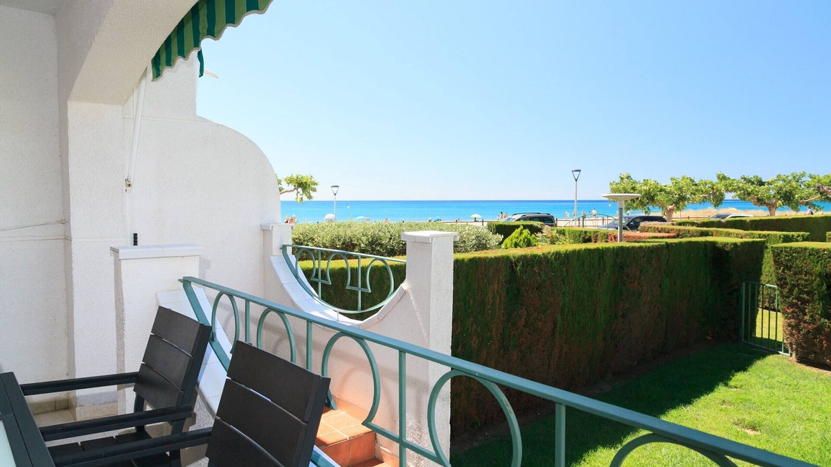 L'Hospitalet de l'Infant Ski Chalet | Beachfront family house with pool - UHC ARENAL 332