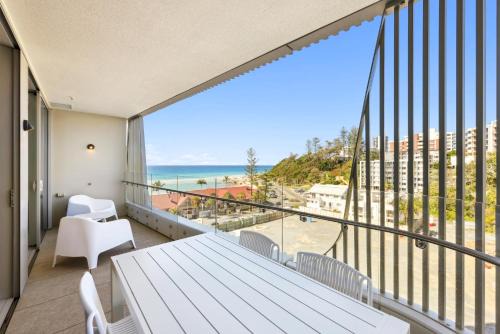 Coolangatta Apartment | Beachfront 1-Bed Flat with Pool & Gym Access