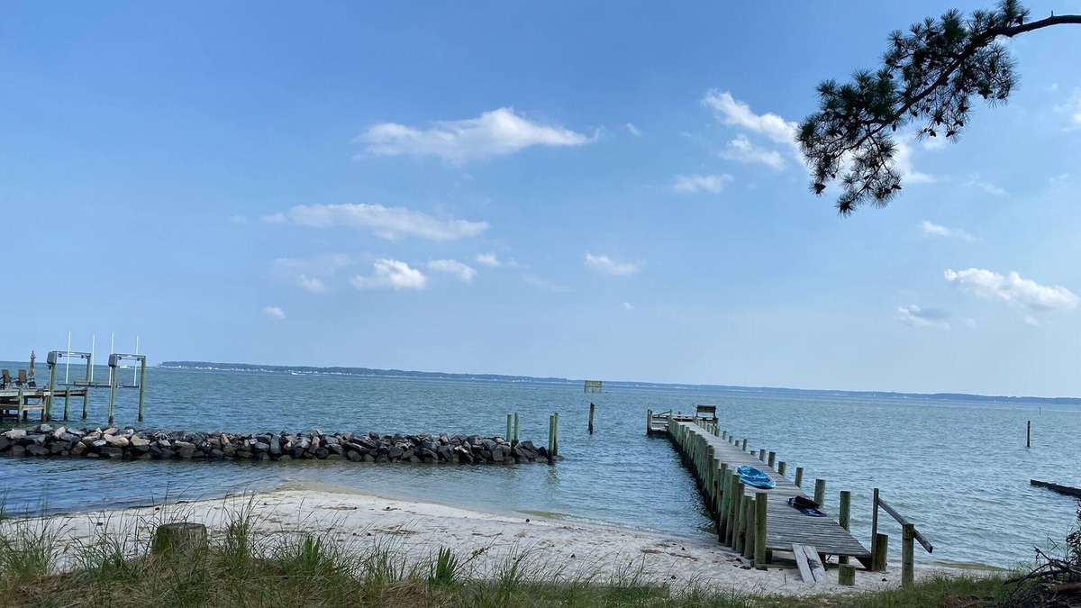 Deltaville Cottage | Beachfront 2 BR Cottage Where the Piankatank River Meets the Chesapeake Bay