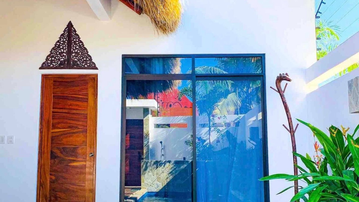 Brisas de Zicatela Villa | Beachfront 2bed. Villa in La Punta w/private pool-10min walk to many restaurants