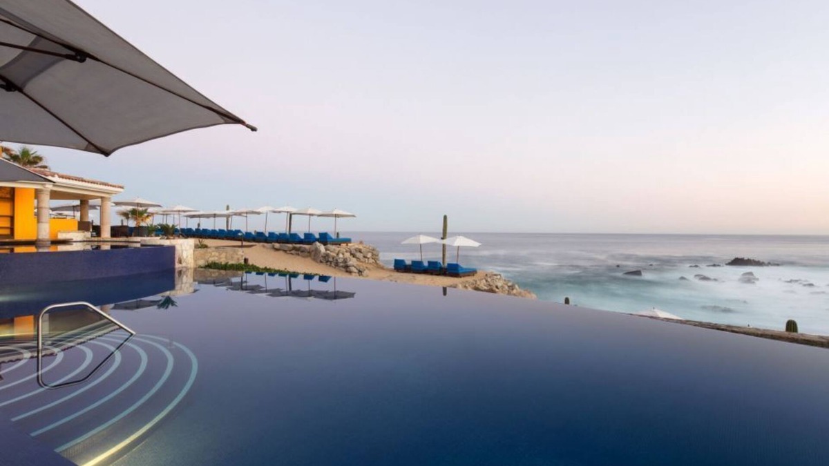 Los Cabos Hotel | Beachfront 2BR Condo with Gym & Hot Tub