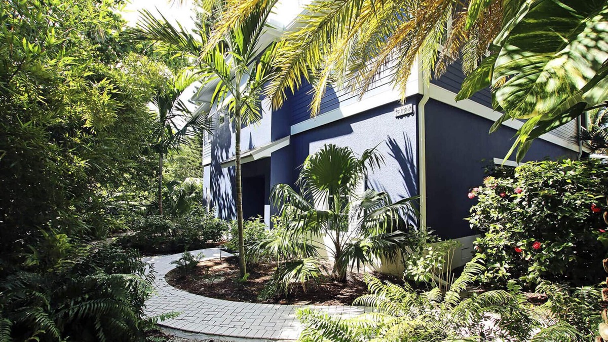 Captiva House | Beachfront 2BR Cottage with King Suite, Fireplace & Gulf Views