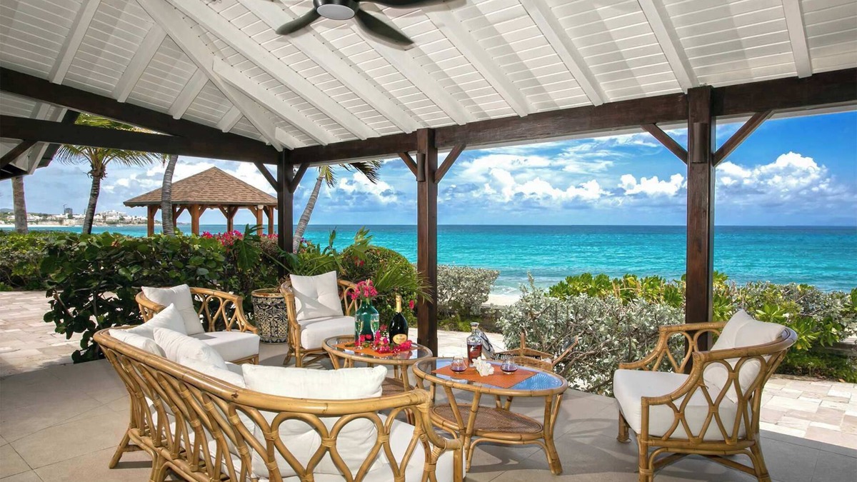 Plum Bay Villa | Beachfront 4-bedroom villa at Baie longue