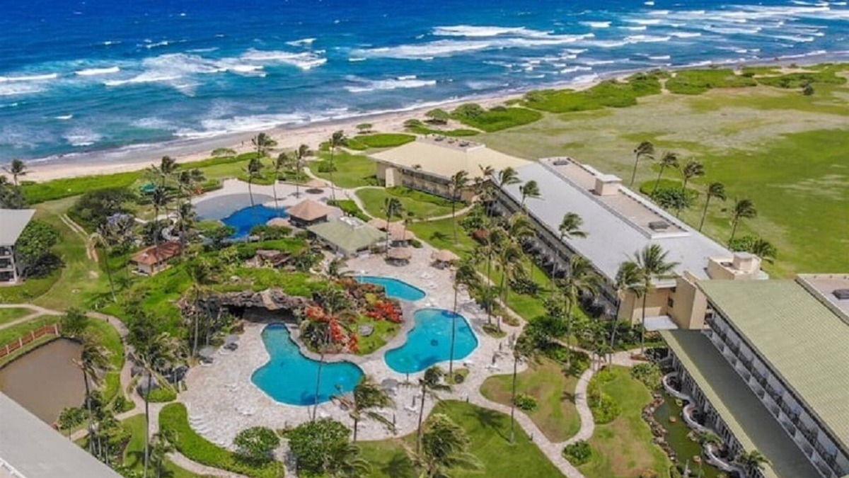Hanamaulu Condo | Beachfront 4 Star Resort, Oceanview Room, Restaurants on site, 4 Beautiful Pools
