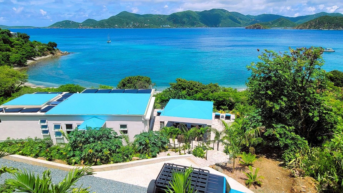 Estate Hansen Bay Villa | BEACHFRONT 5 BEDROOM VILLA–POOL, SOLAR, PRIVATE