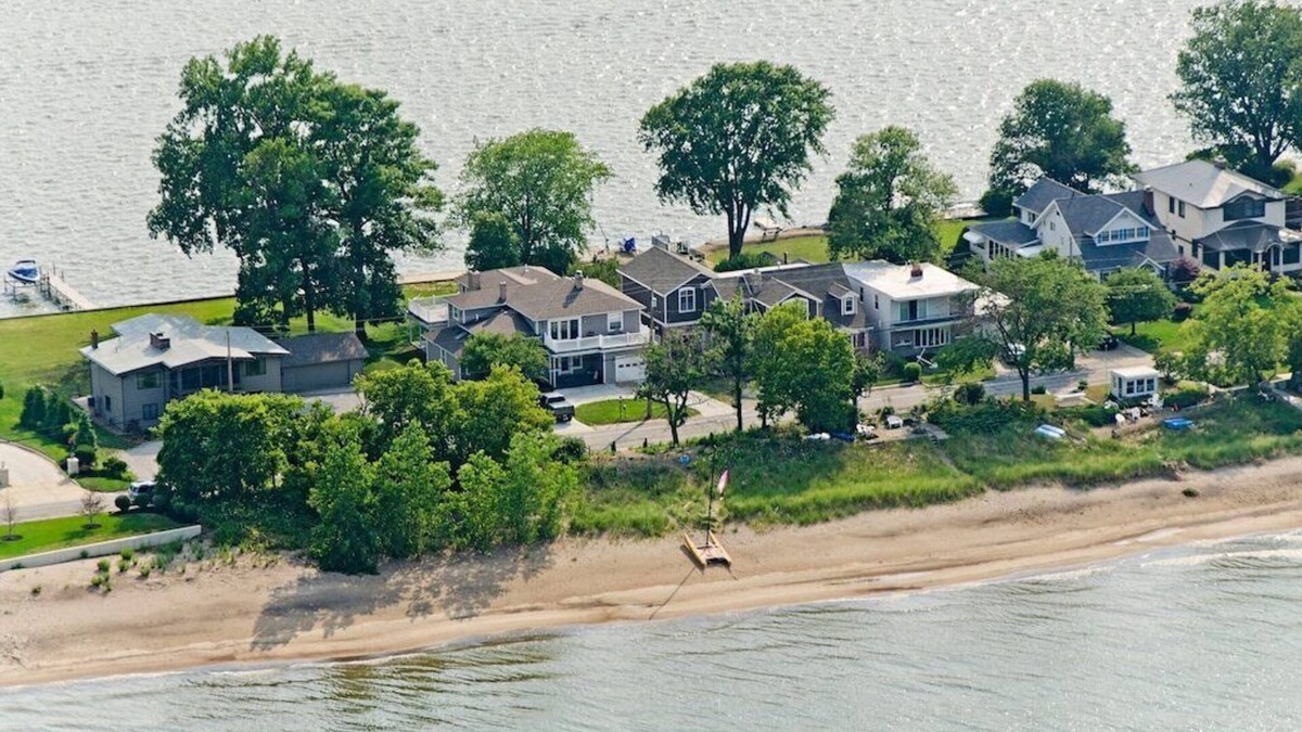 Sandusky House | Beachfront 5 BR/2 Miles from CP & Sports Force