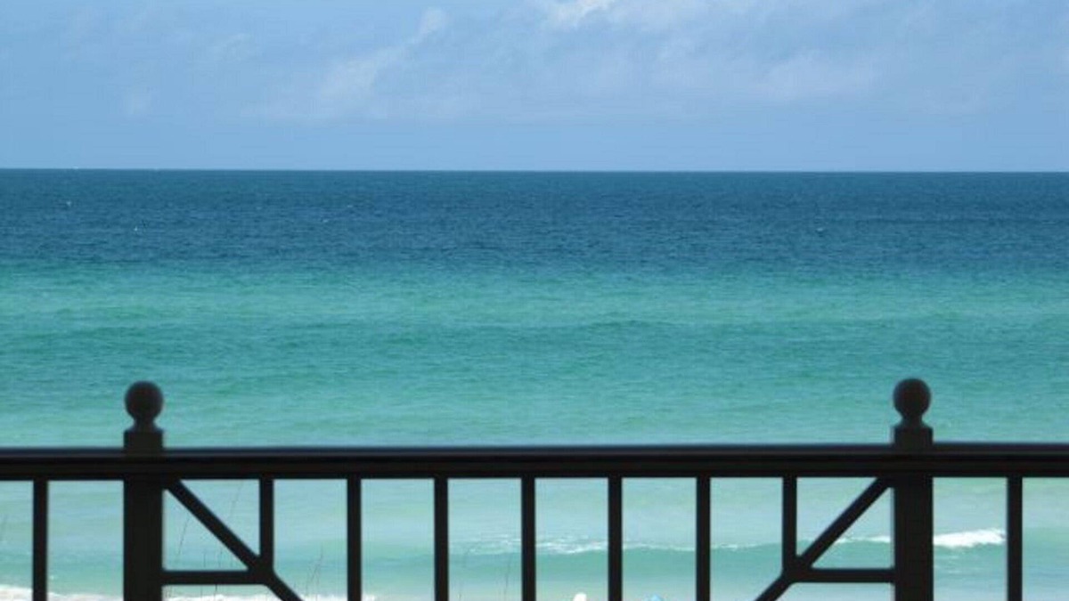 Bradenton Beach Condo | BEACHFRONT 5 star Condo 'Our Waterfront Paradise' Sep 20-Oct 11 Avail