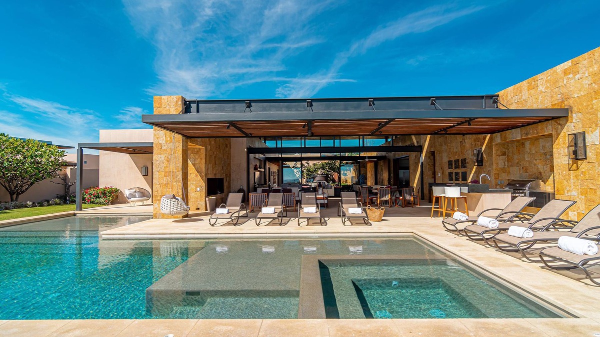 San Jose del Cabo Villa | Beachfront 6BR Luxury Villa in RC West Enclave!
