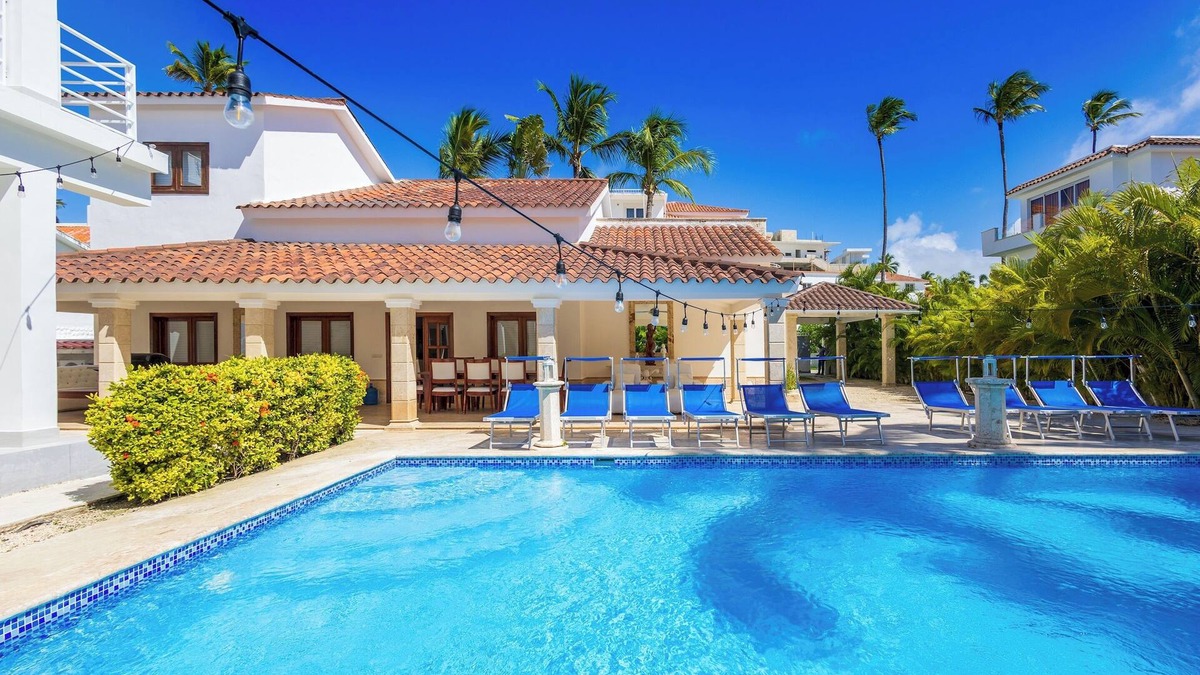Bavaro Villa | Beachfront 8BR Villa with Pool, Maid & BBQ – Just Steps from Los Corales Beach
