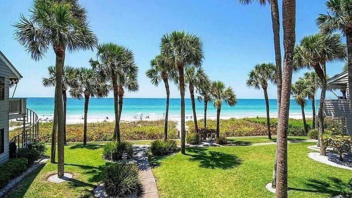 Belleair Beach Condo | Beachfront Aldea 18 in Belleair Beach