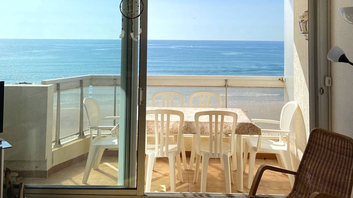Palavas-les-Flots Apartment | Beachfront Apartment with Stunning Sea View in Palavas - Sleeps 5