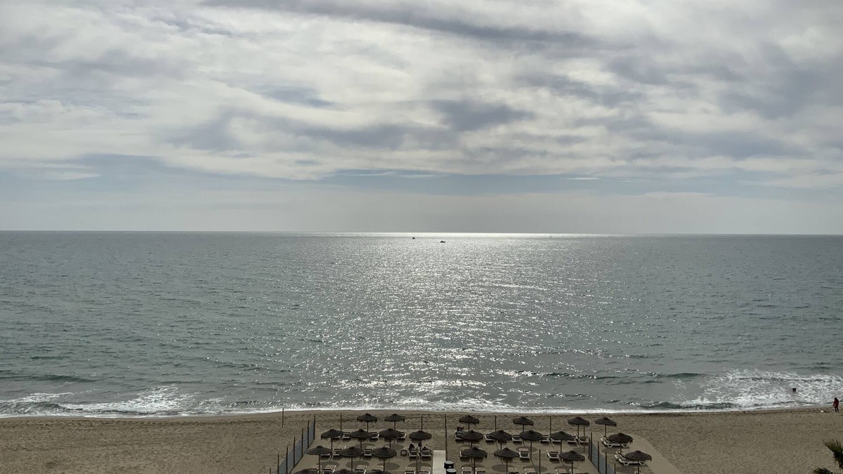 Torreblanca Condo | BEACHFRONT APARTMENT IN FUENGIROLA