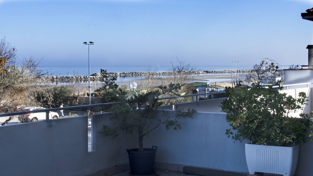 Torre Pedrera Apartment | Beachfront apartment in Rimini with panoramic terrace "Francesca"