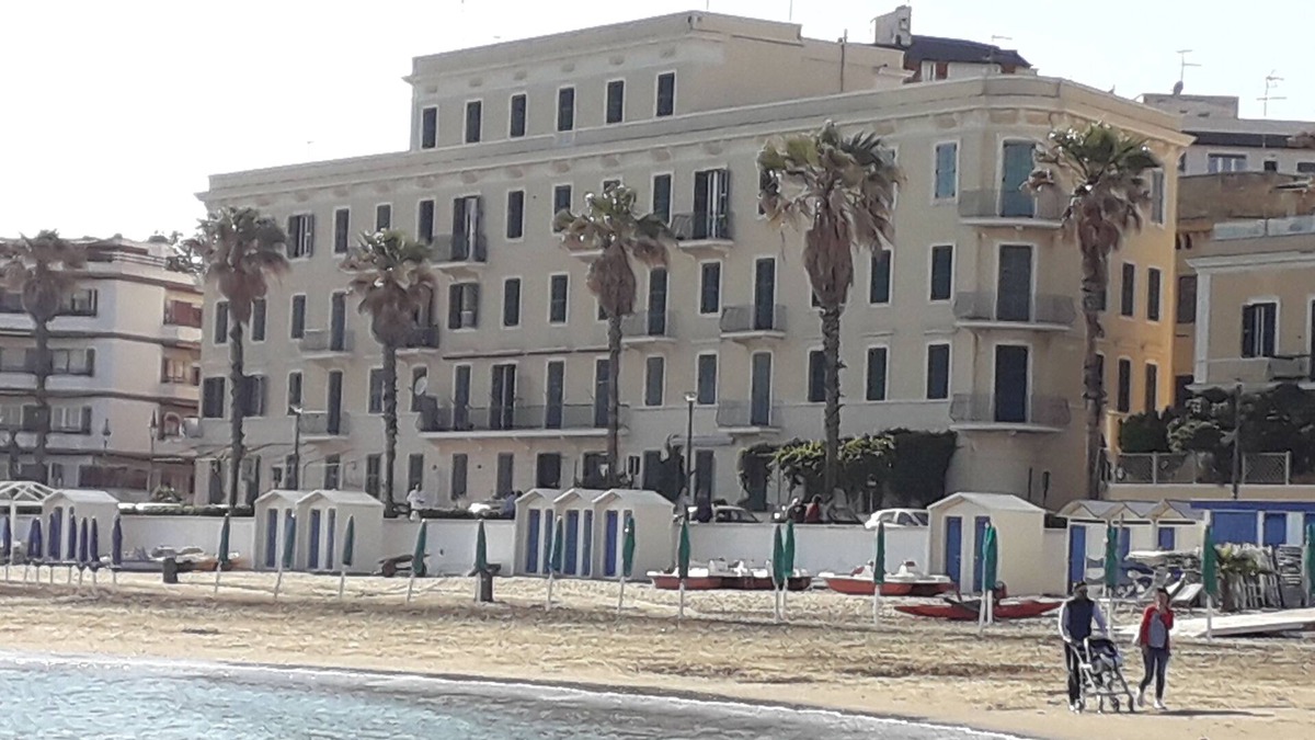 Anzio Apartment | BEACHFRONT APARTMENT IN THE CENTER OF ANZIO CIN. IT058007C2YNYPR684