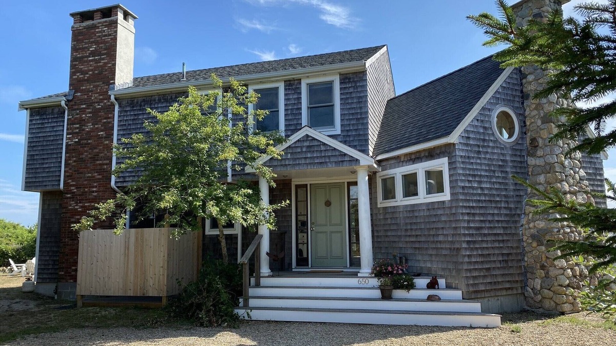 Aquinnah House | Beachfront Aquinnah home. Beautiful views!
